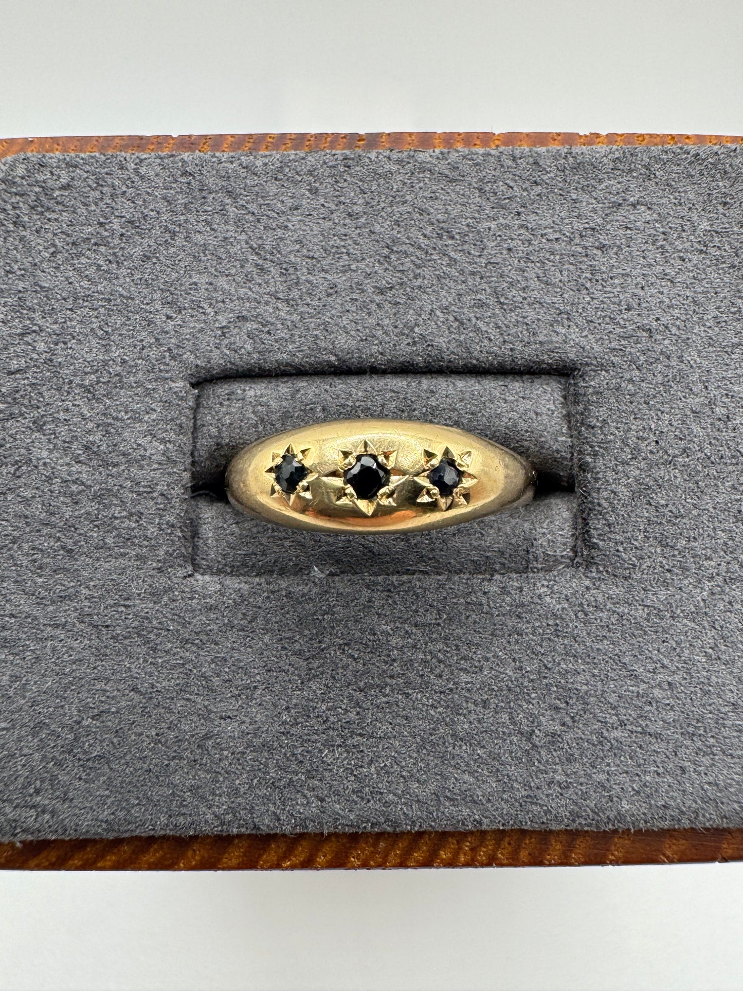 9ct gold sapphire gypsy ring