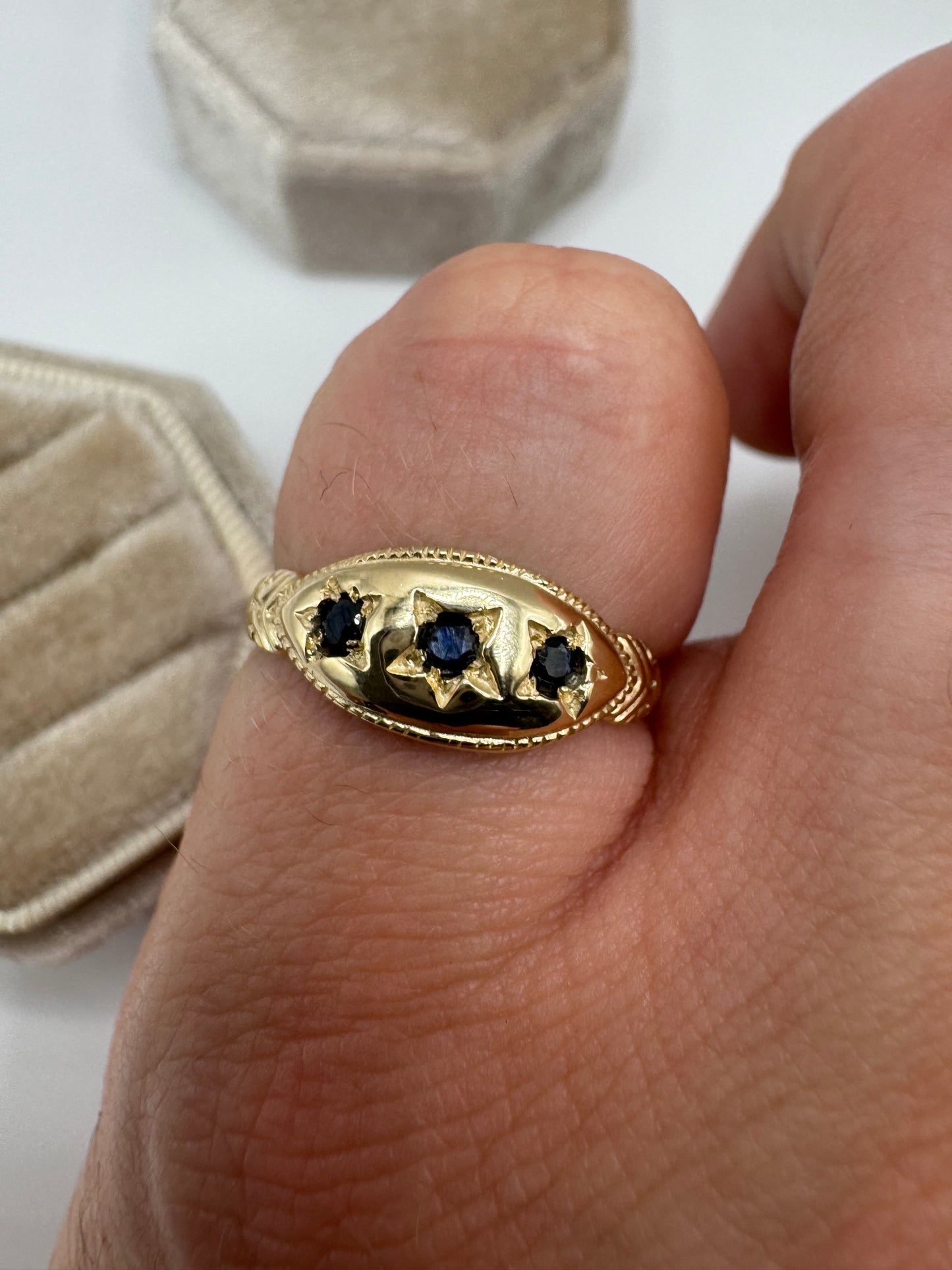 9ct gold sapphire gypsy ring