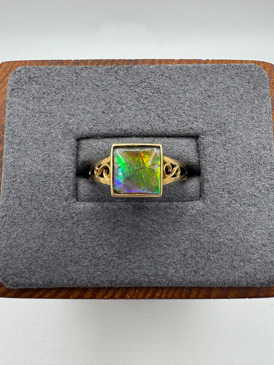 9ct gold ammolite ring
