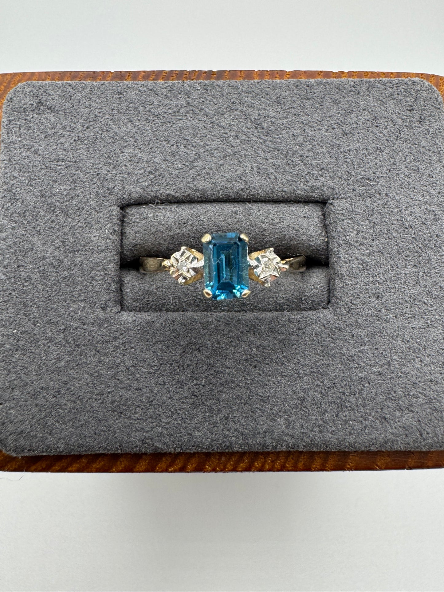 9ct gold topaz and diamond ring
