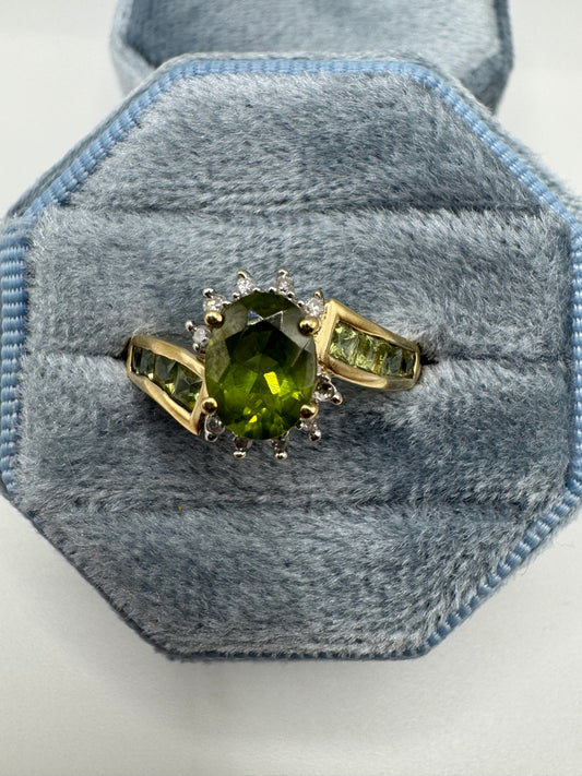 9ct gold peridot and diamond ring