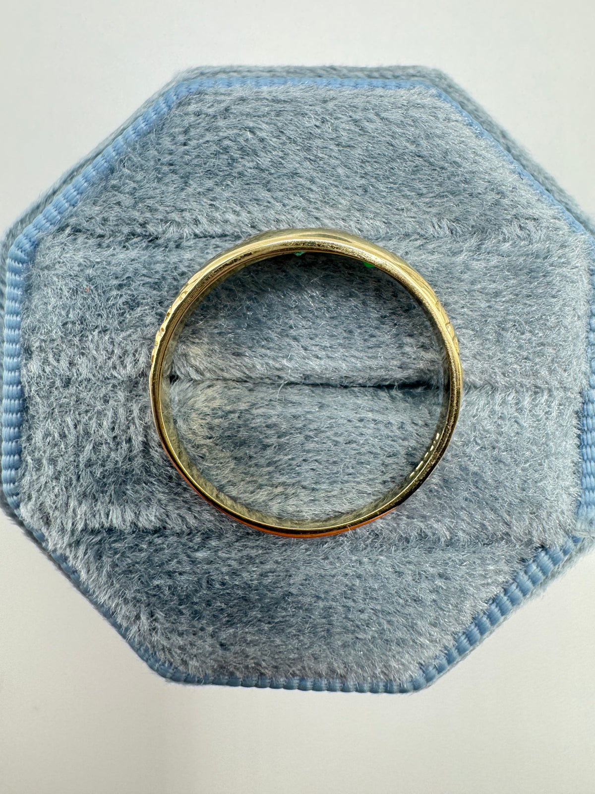 9ct gold engraved emerald gypsy ring