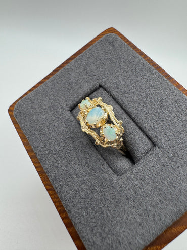 9ct gold opal ring
