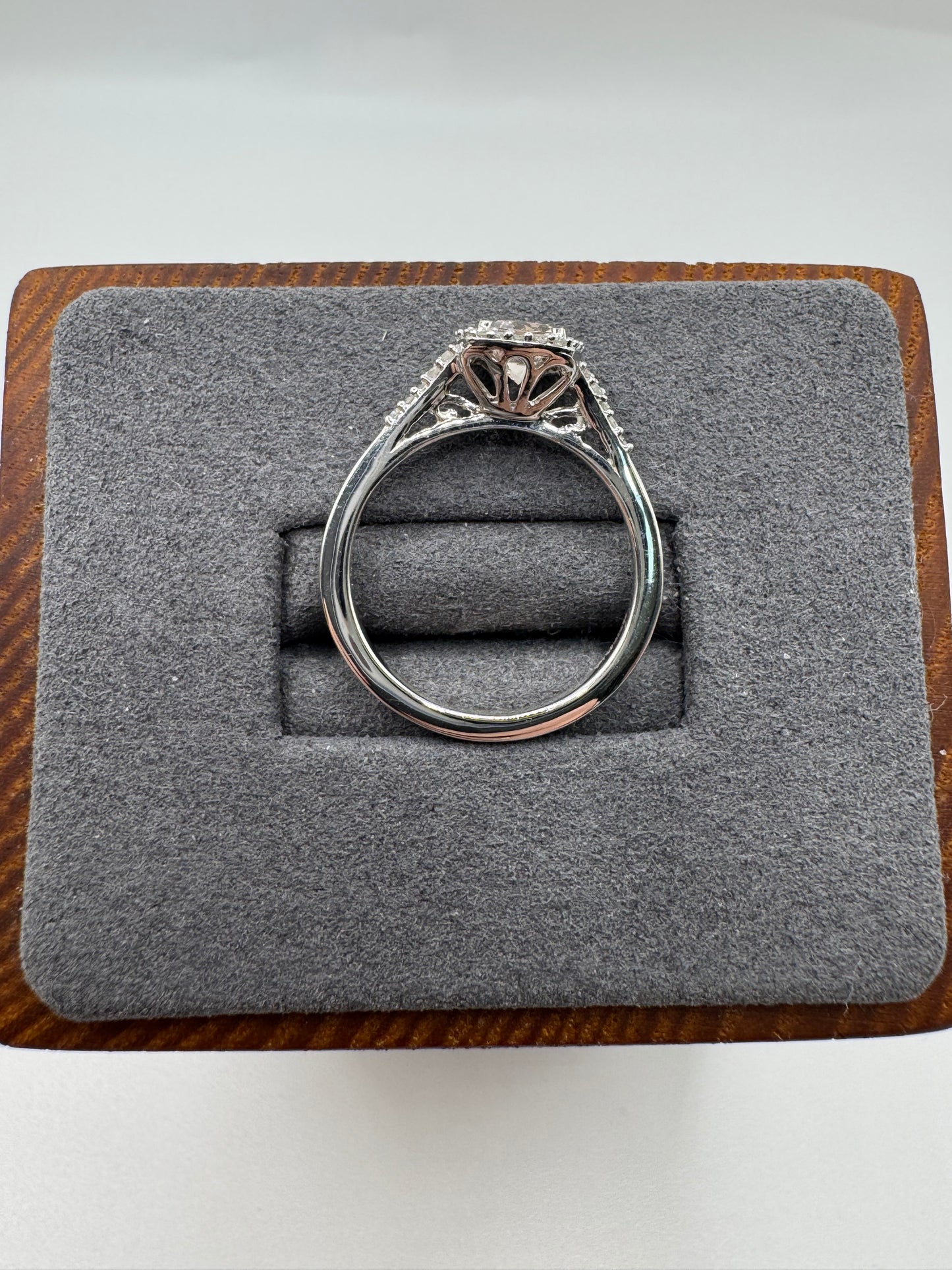 9ct white gold morganite and diamond ring