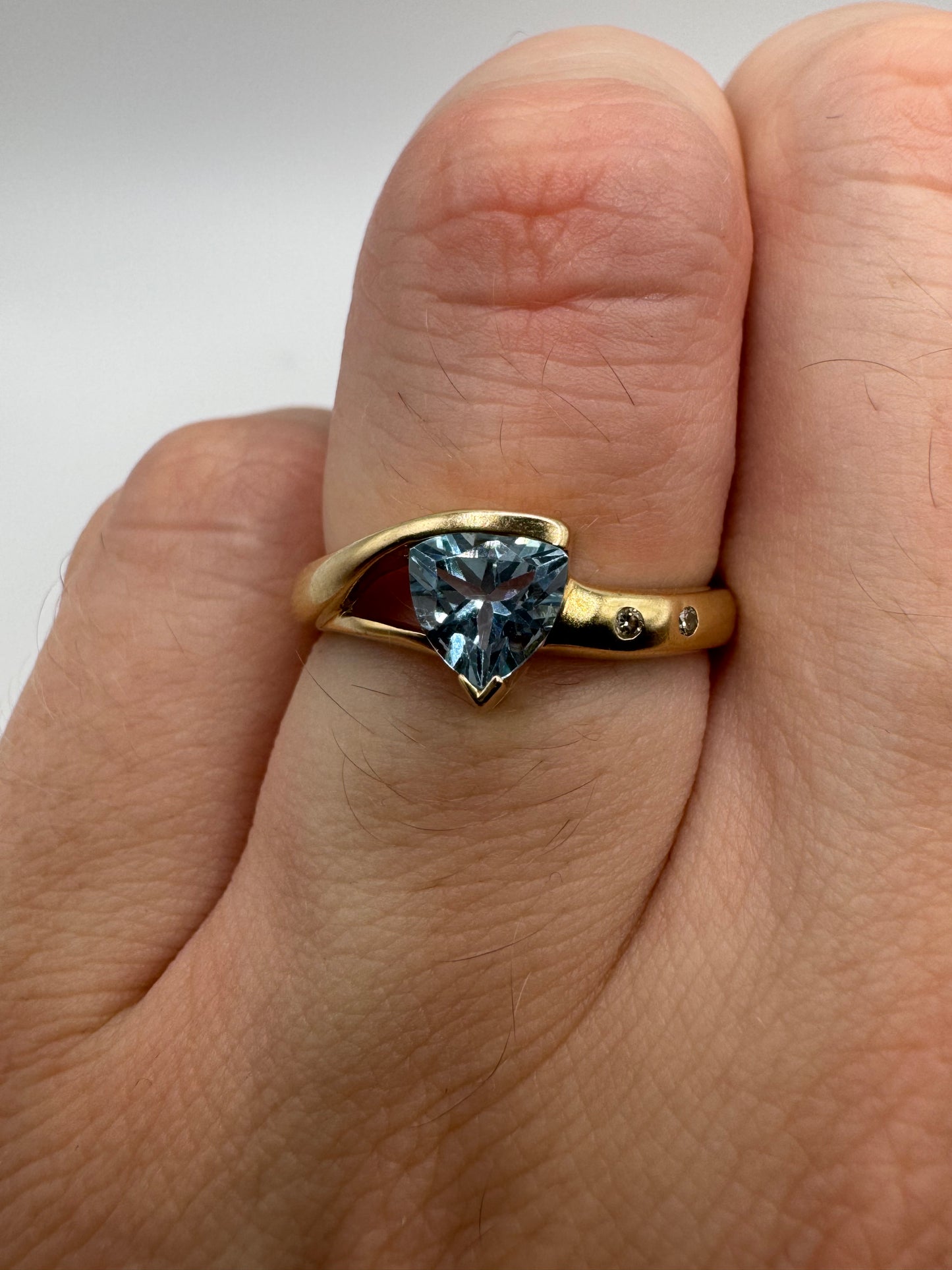 9ct gold topaz and diamond ring