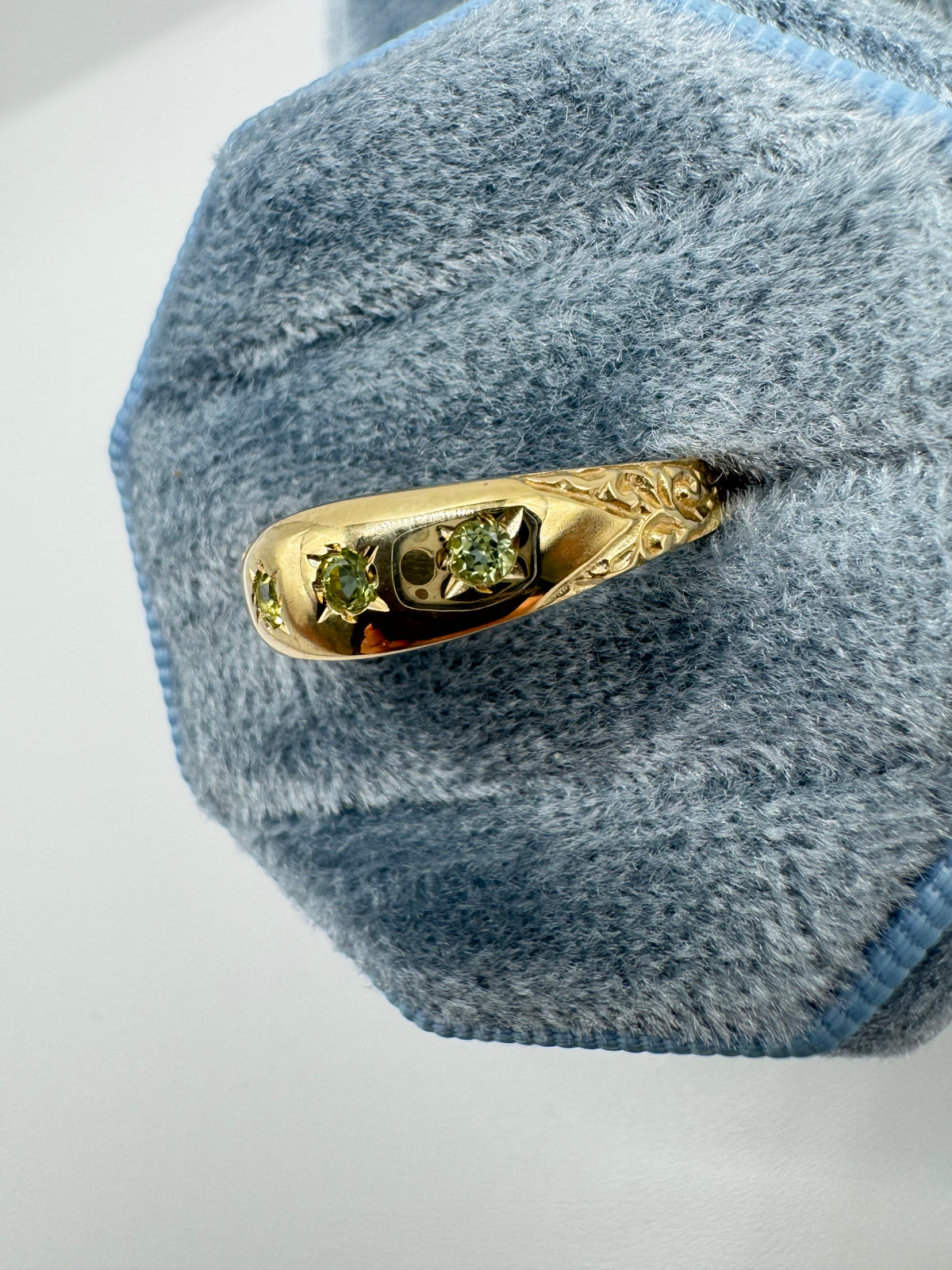9ct gold engraved peridot gypsy ring