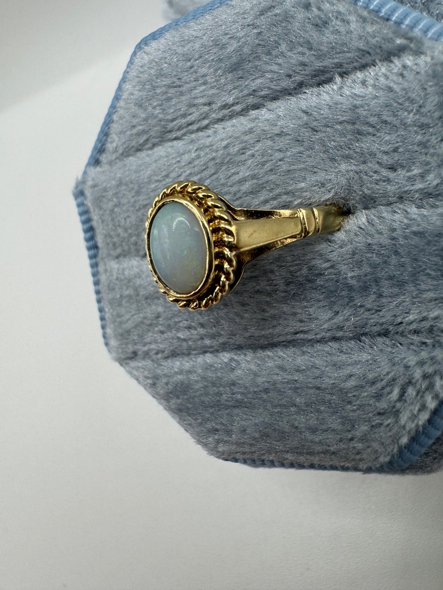 9ct gold opal ring
