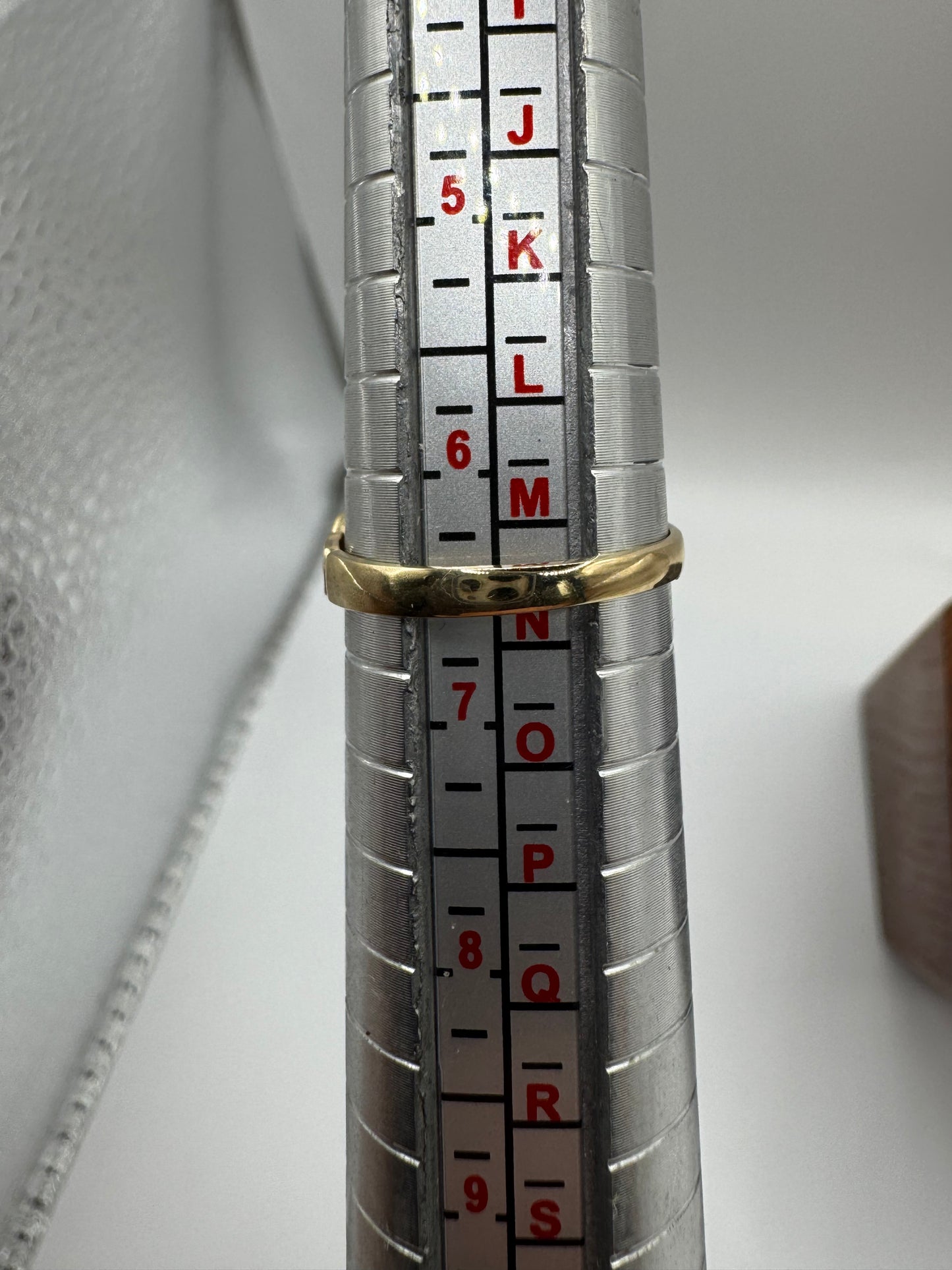 9ct gold sapphire and diamond ring