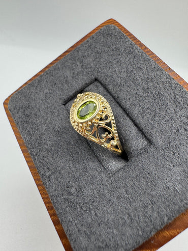 9ct gold peridot ring