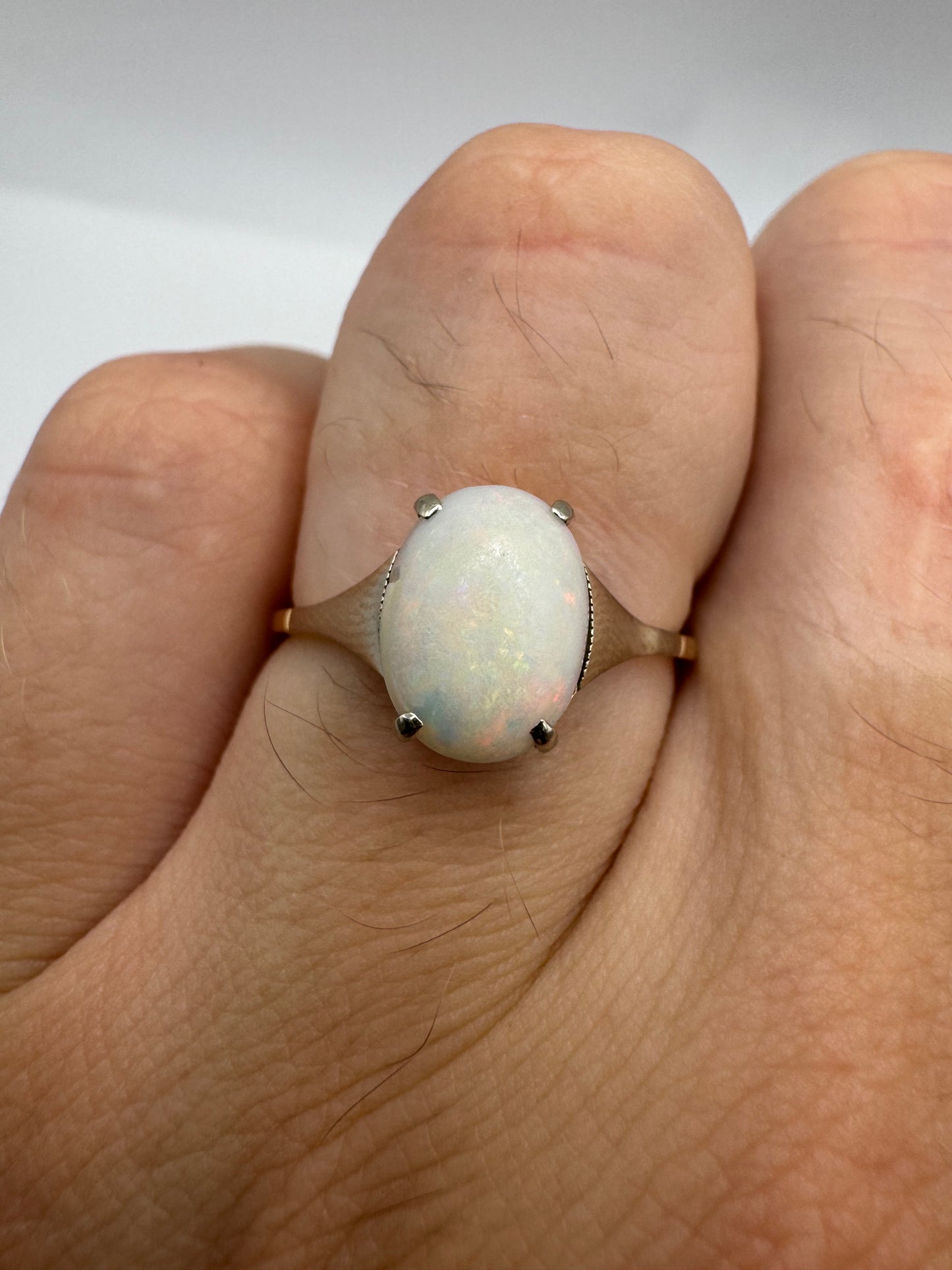 9ct gold opal ring