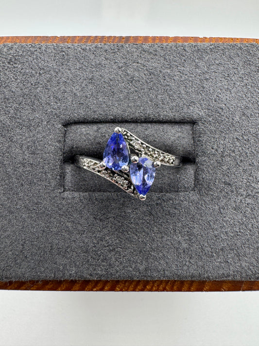 9ct white gold tanzanite and diamond ring