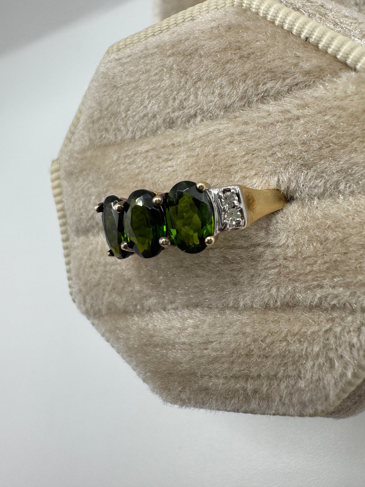9ct gold diopside and diamond ring