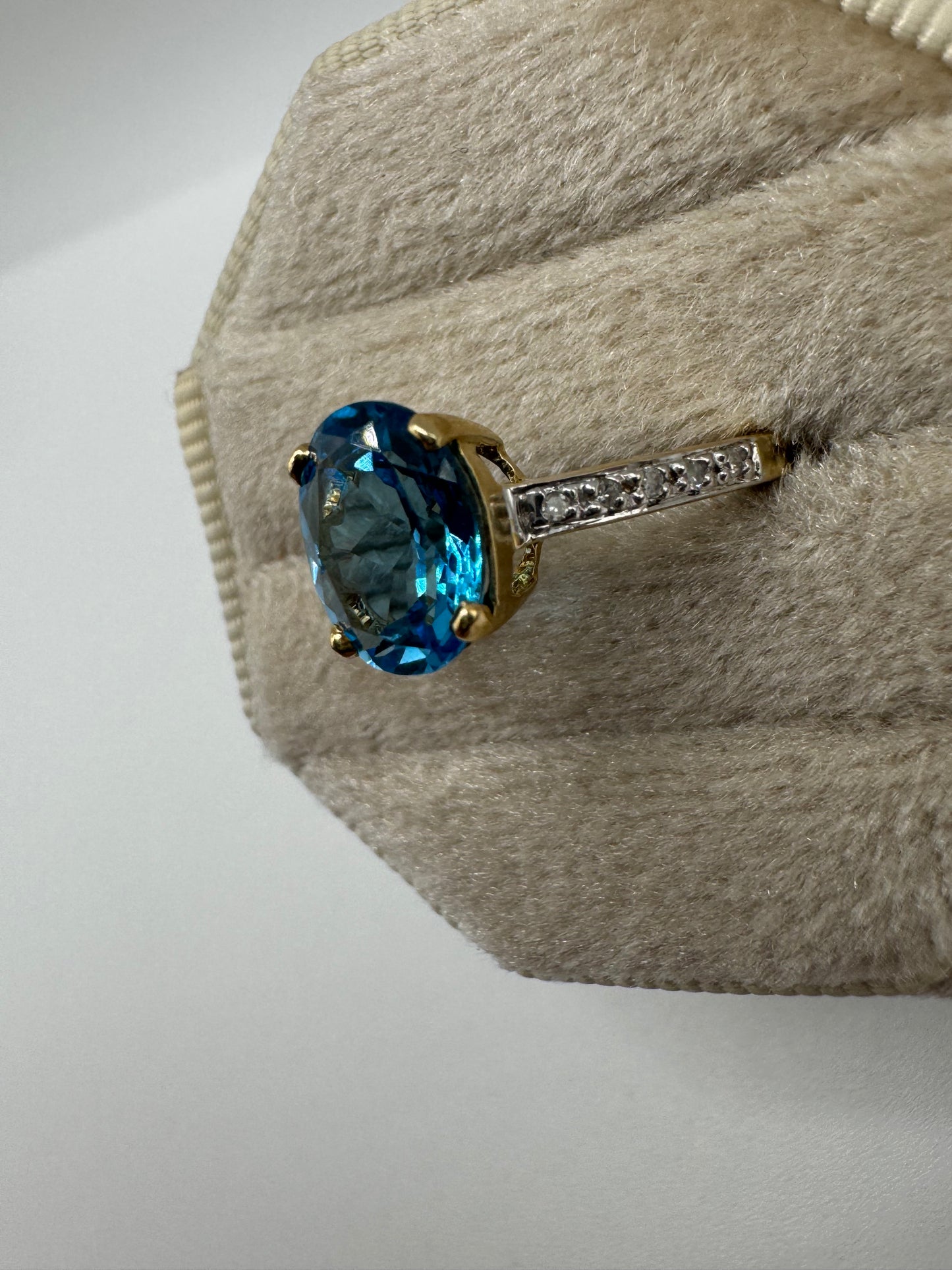9ct gold topaz and diamond ring