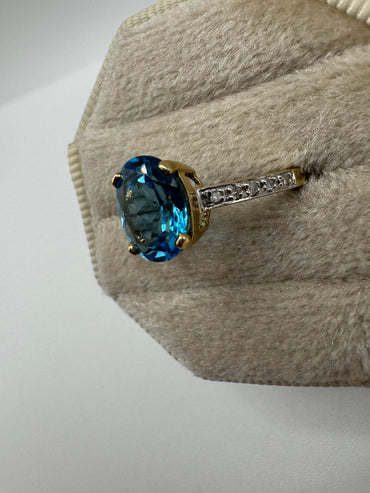 9ct gold topaz and diamond ring