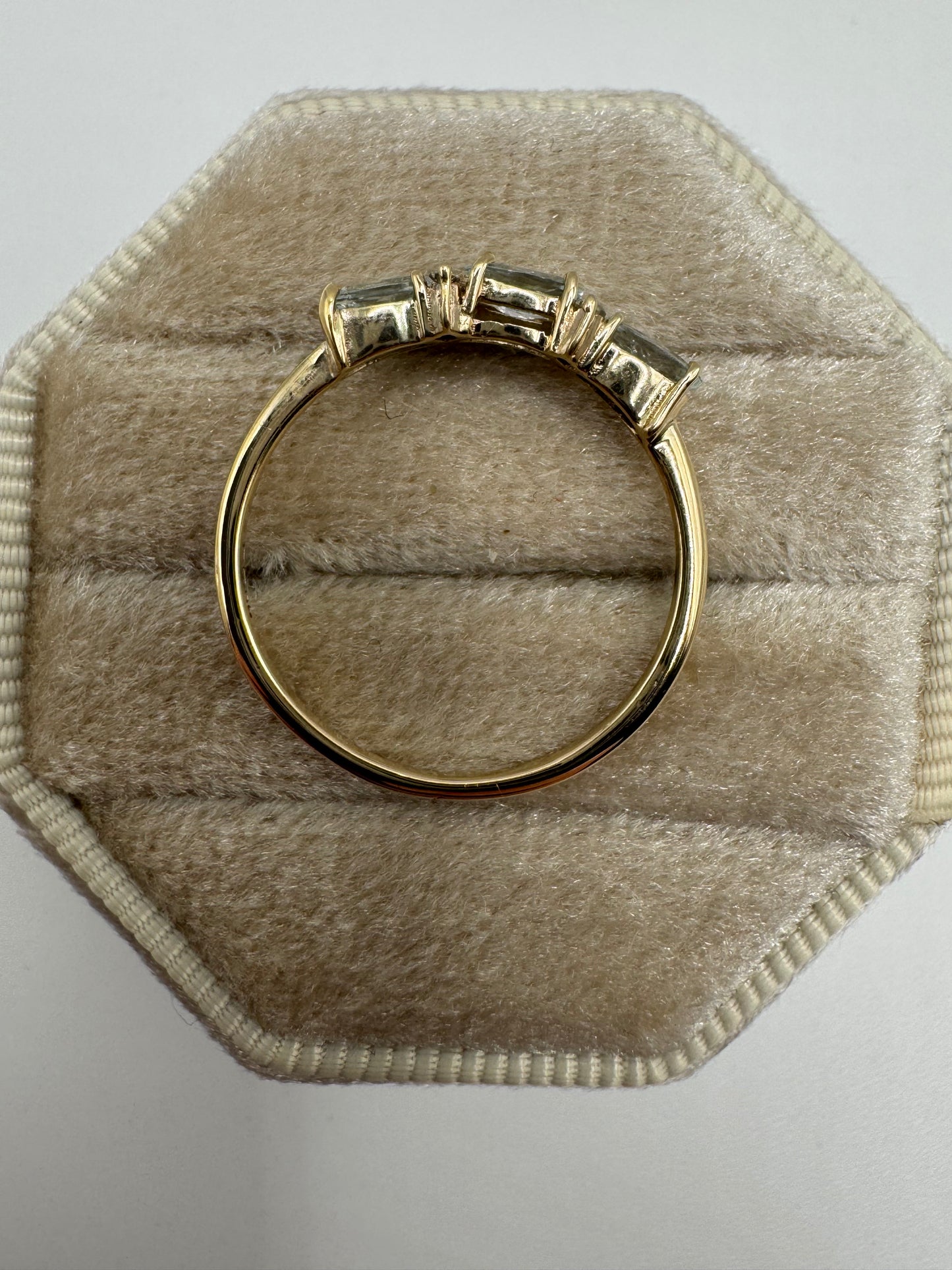 9ct gold aquamarine and diamond ring