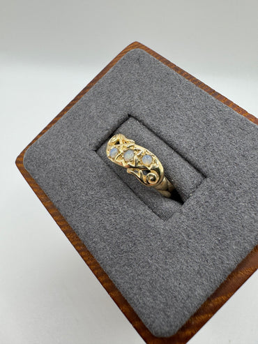 9ct gold moonstone gypsy ring