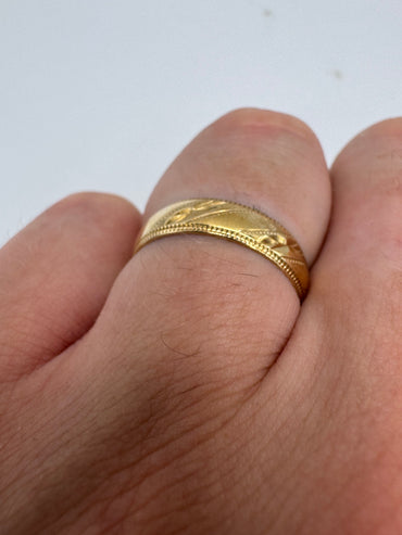 9ct gold patterned band