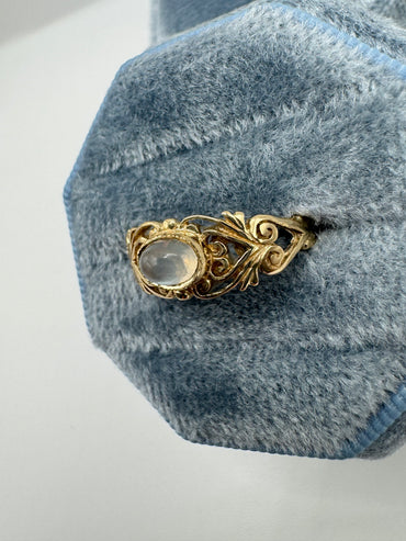 9ct gold patterned moonstone ring