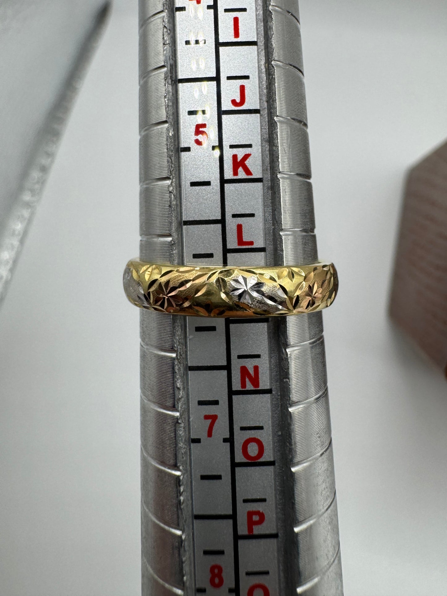 9ct two-tone gold engraved band