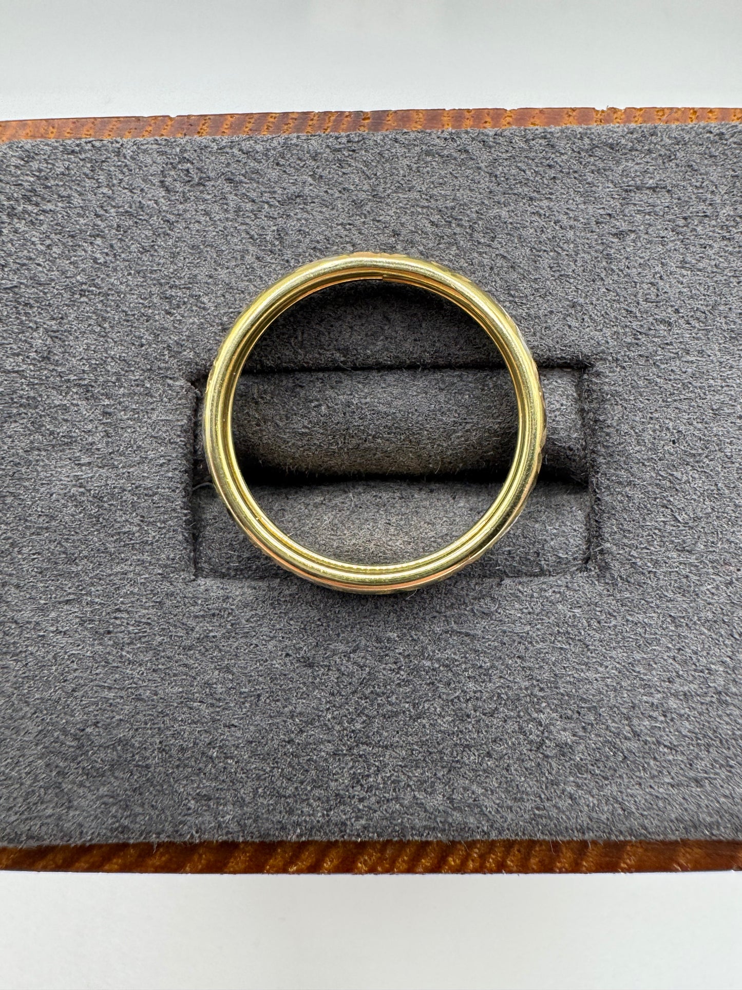 9ct two-tone gold engraved band