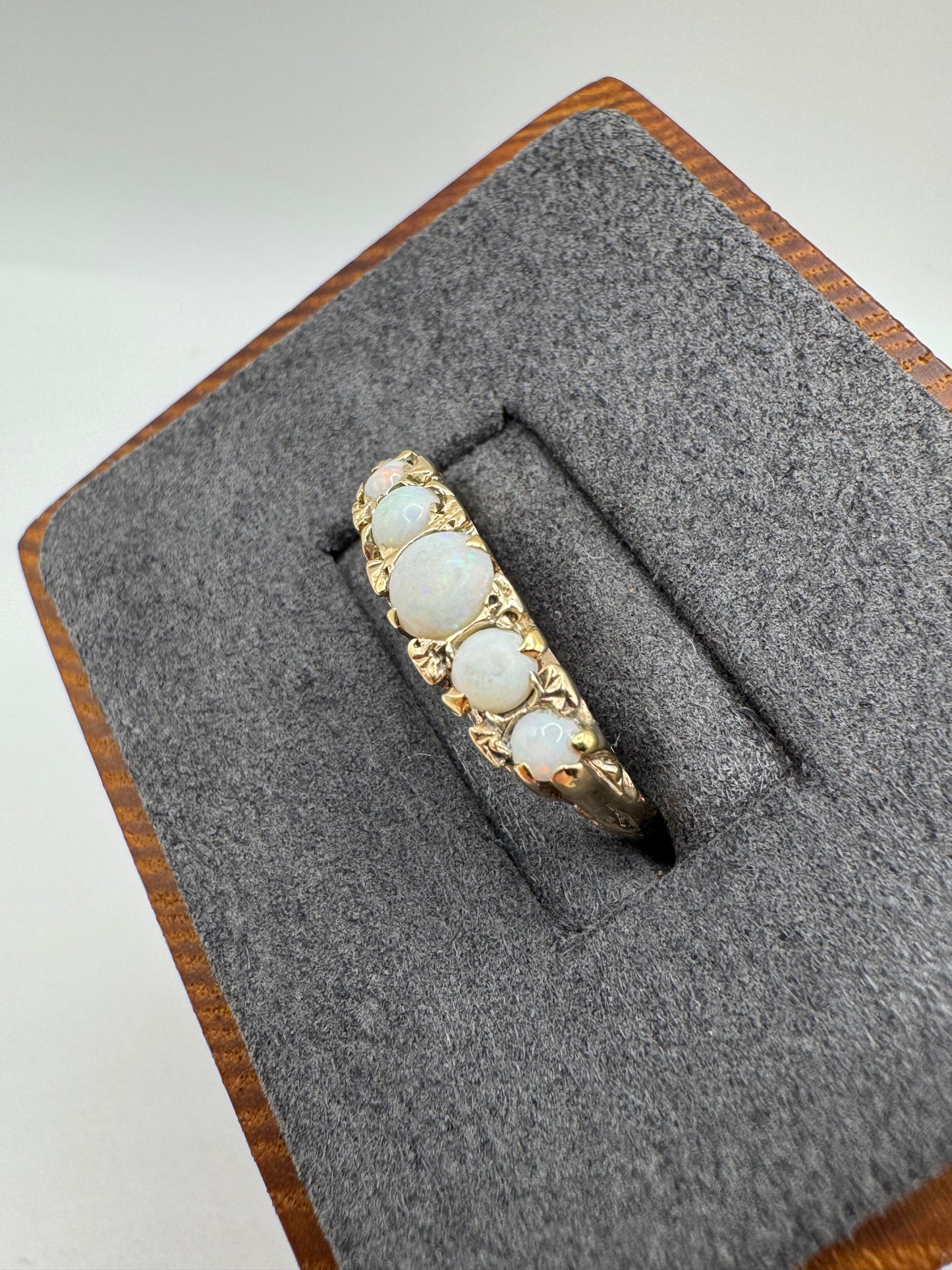 9ct gold opal ring