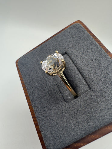 9ct gold quartz ring