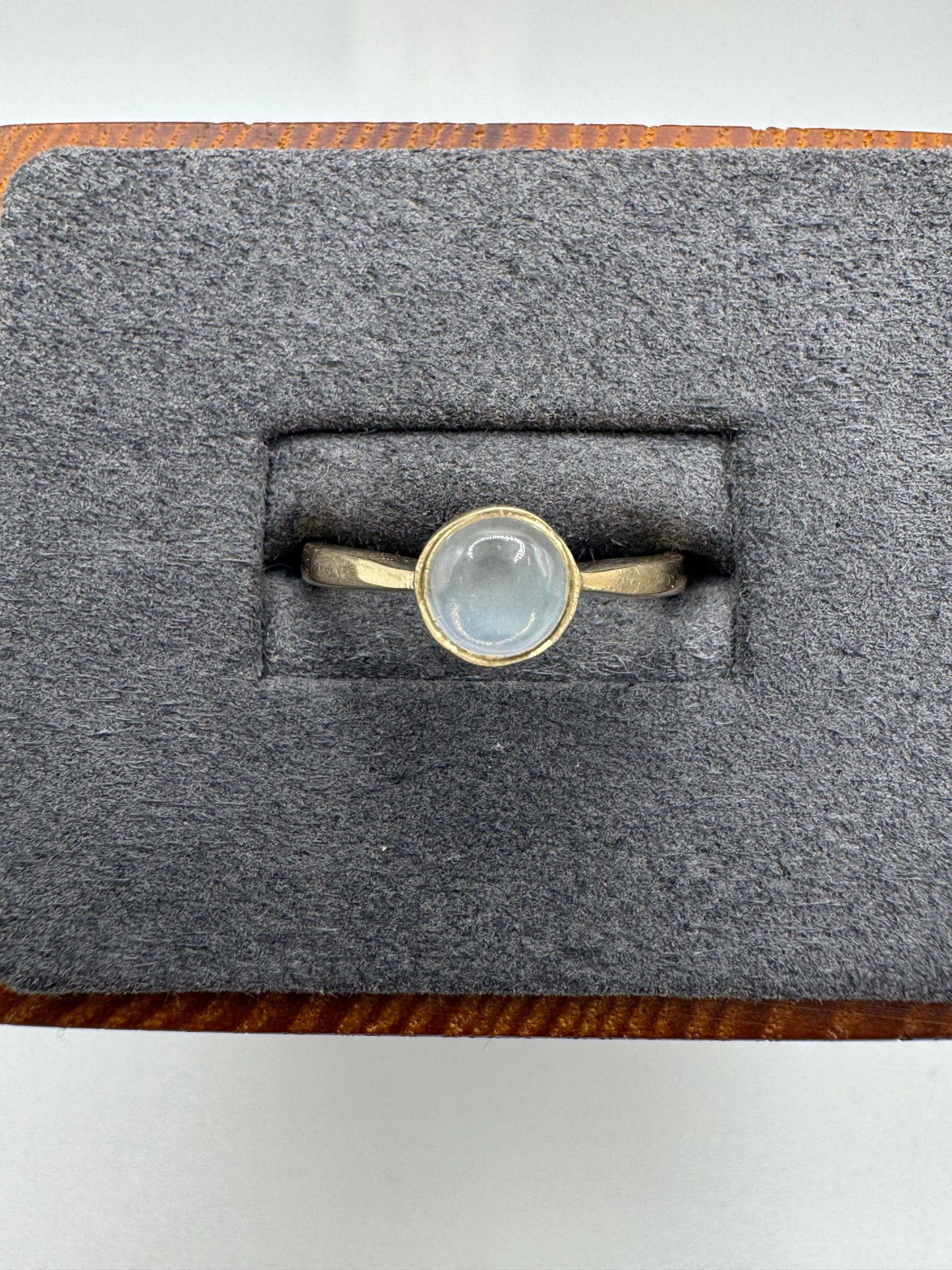 9ct gold moonstone ring