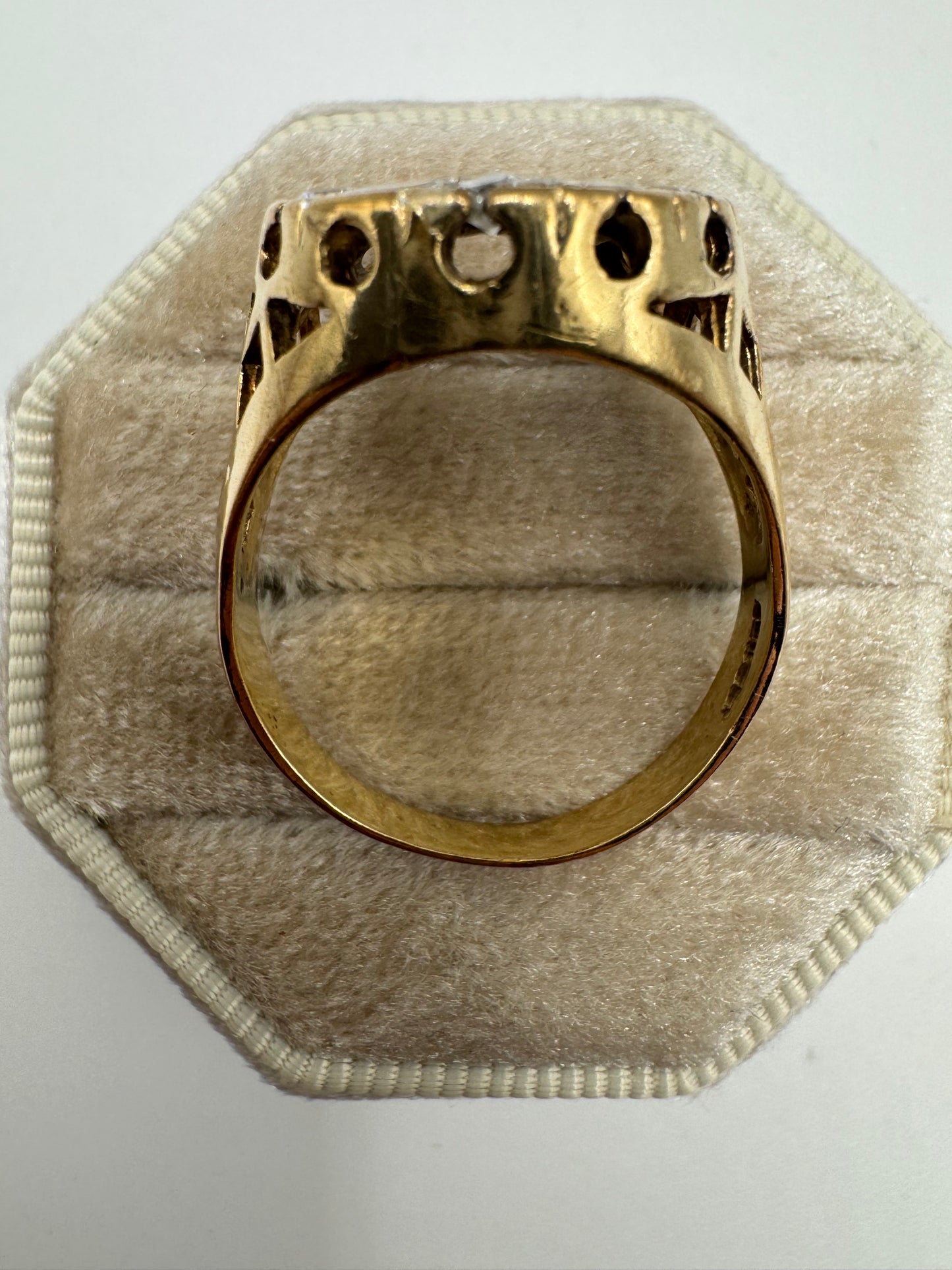 Heavy 9ct gold cz horseshoe ring