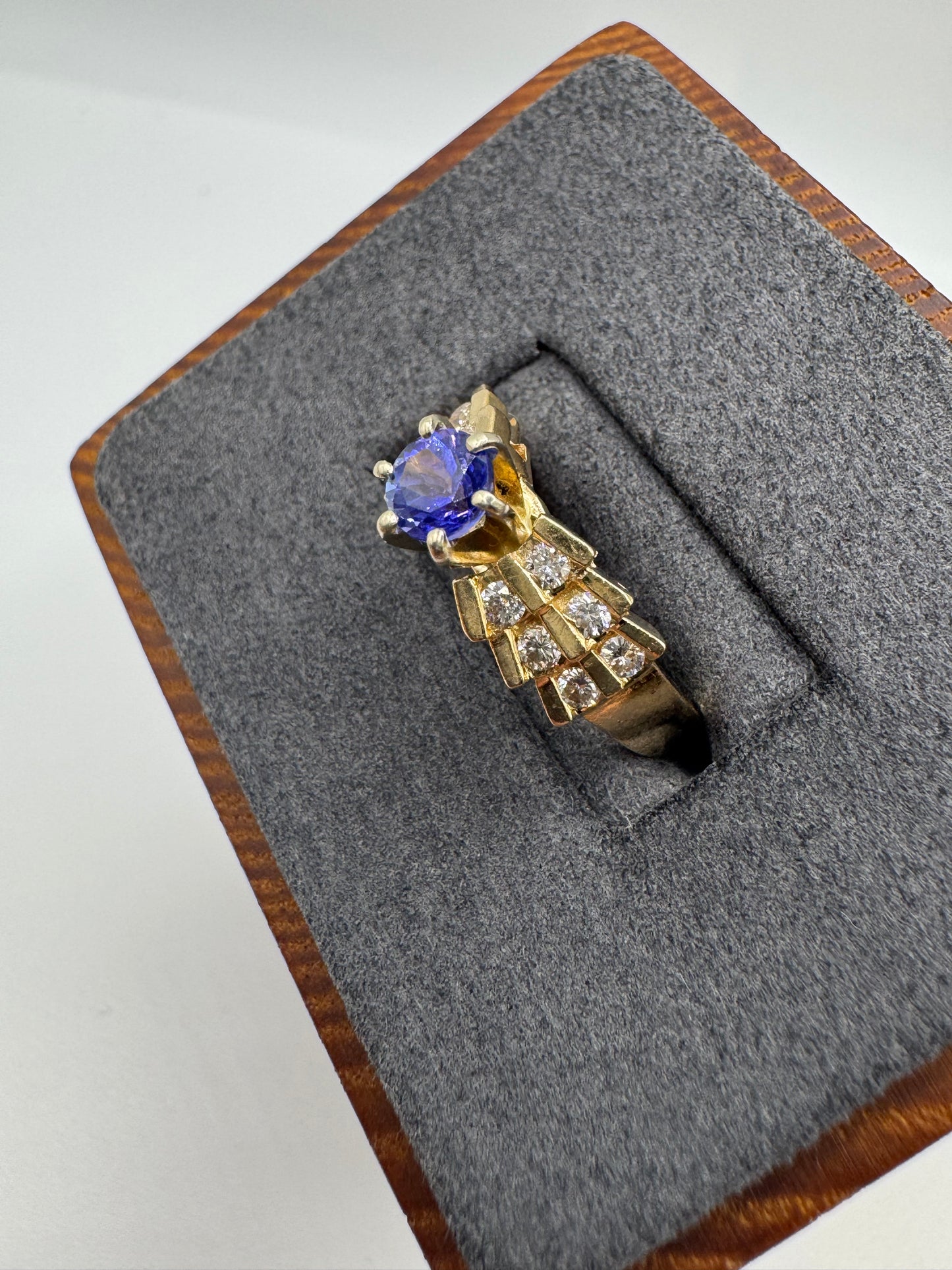 14ct gold tanzanite and diamond ring