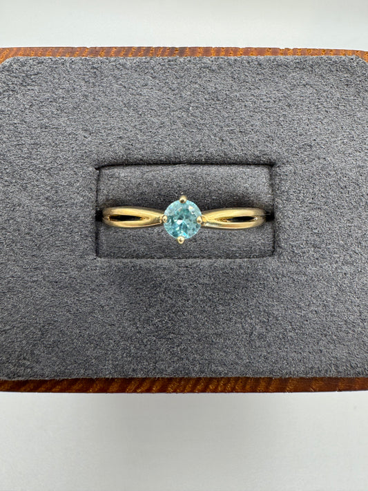 9ct gold blue zircon ring