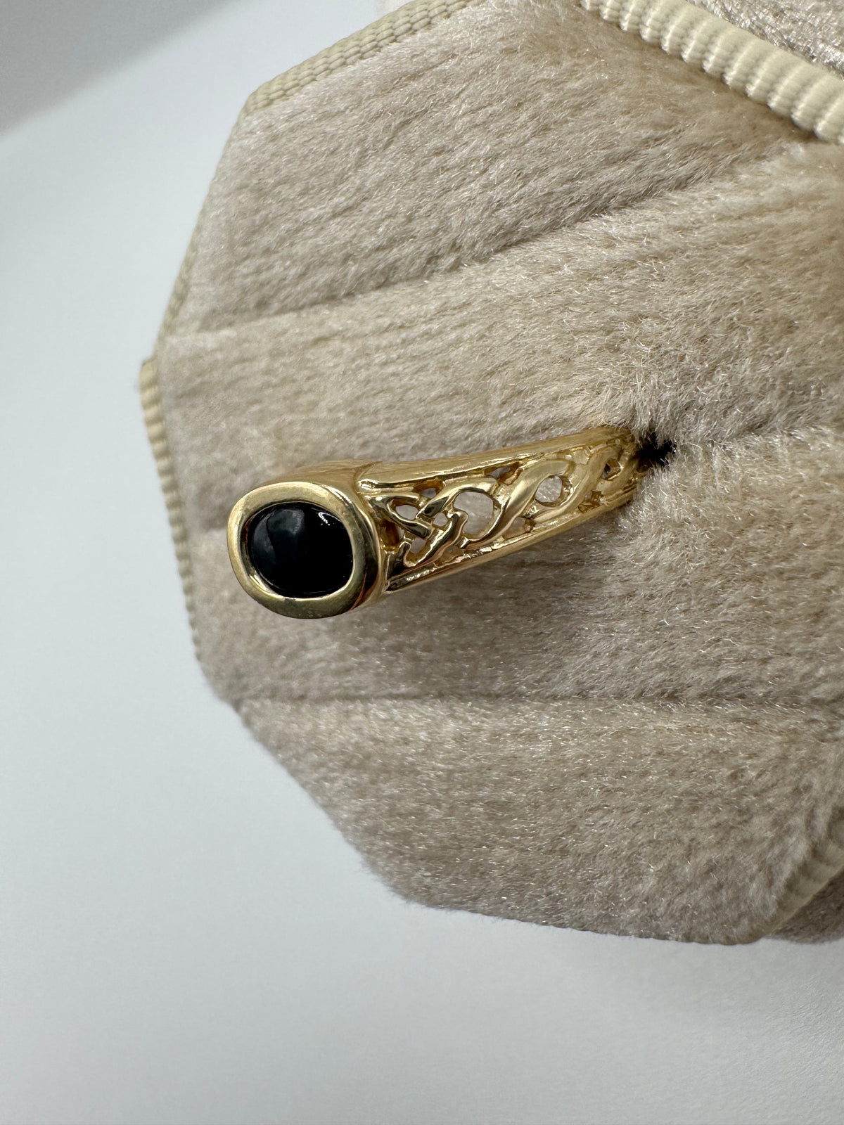 9ct gold onyx ring