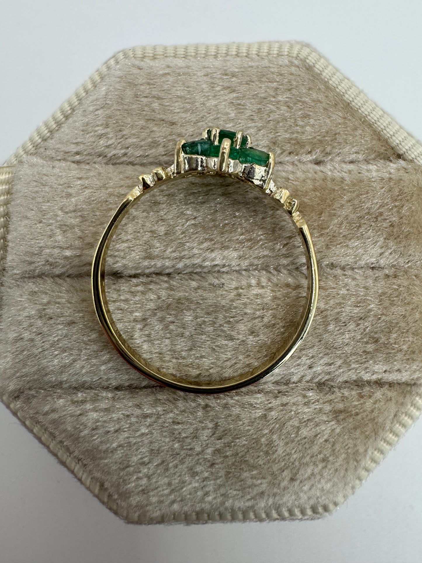 9ct gold emerald cluster ring