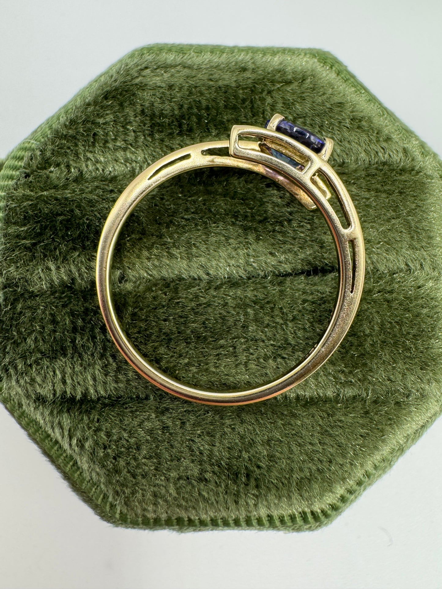 9ct gold tanzanite twist ring