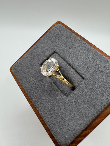 9ct gold white topaz ring