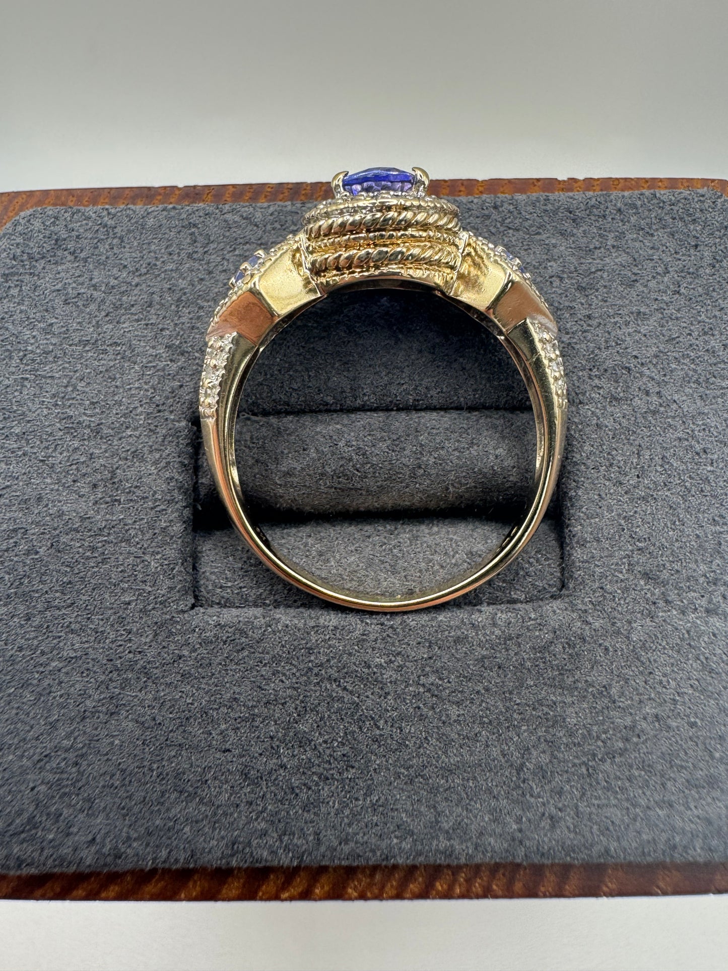 9ct gold tanzanite and diamond ring