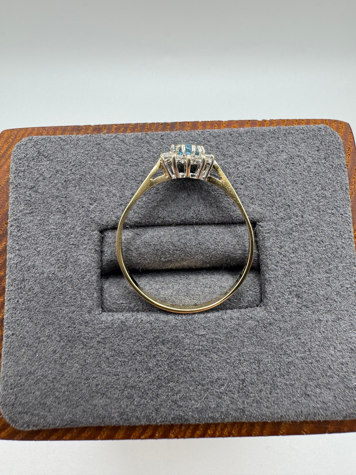 9ct gold topaz and cz ring