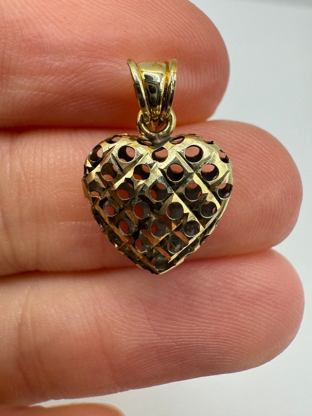 9ct gold heart pendant