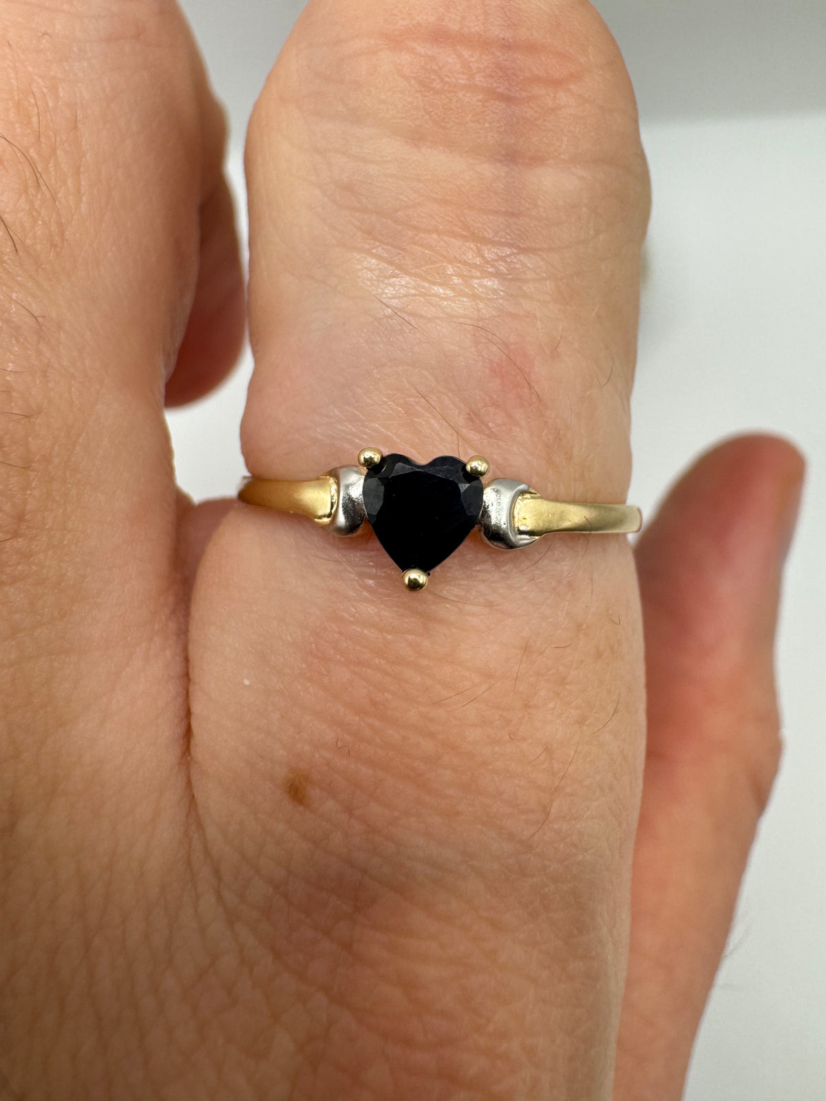 9ct gold sapphire heart ring