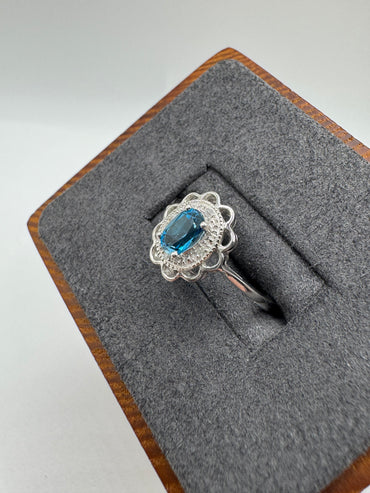 9ct white gold London blue topaz and diamond ring