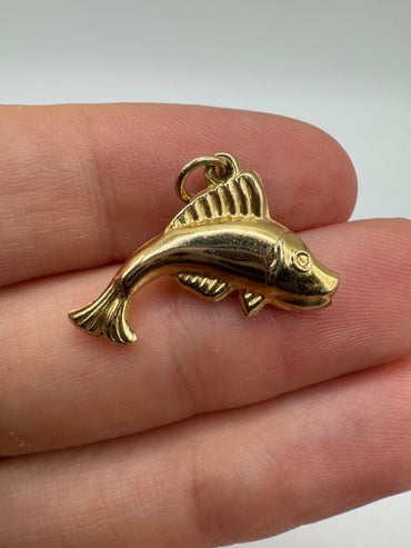 9ct gold fish pendant