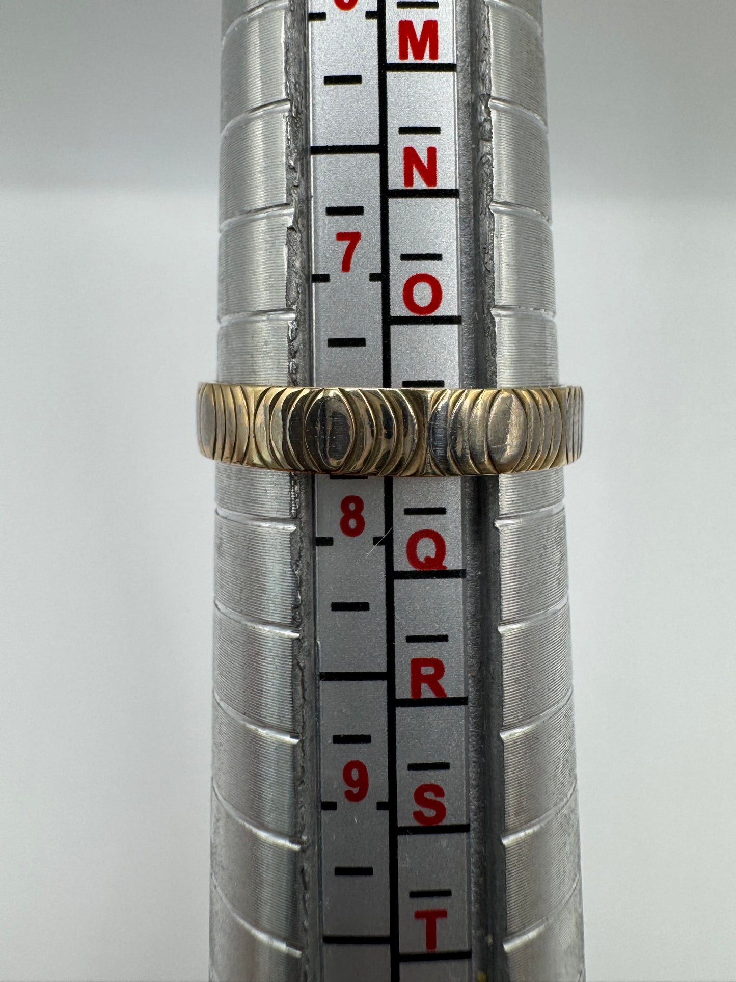 9ct two-tone gold patterned band