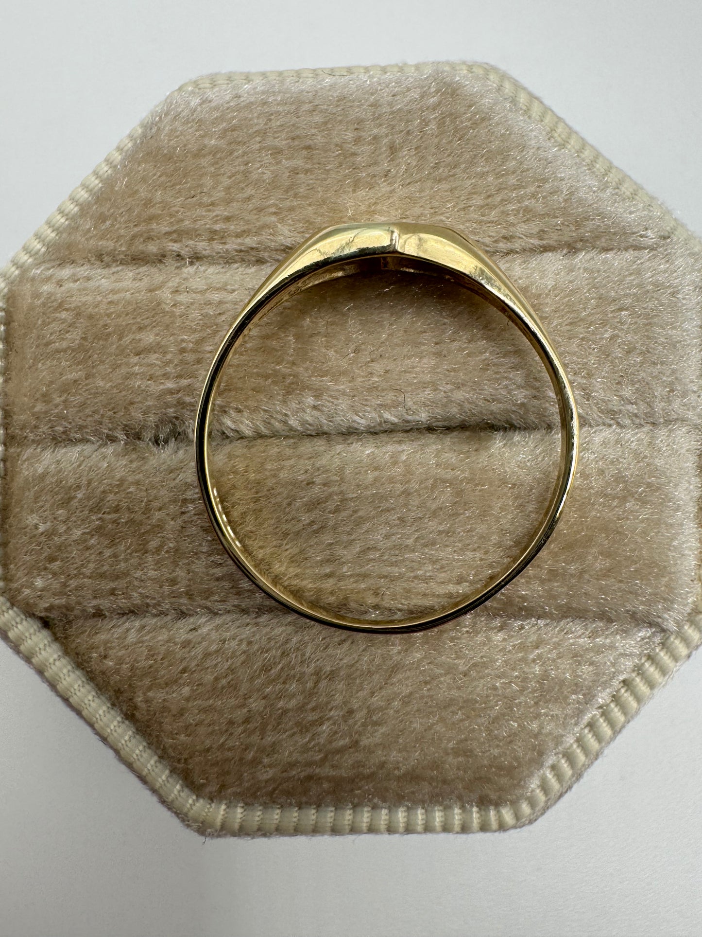 9ct gold sapphire heart signet ring