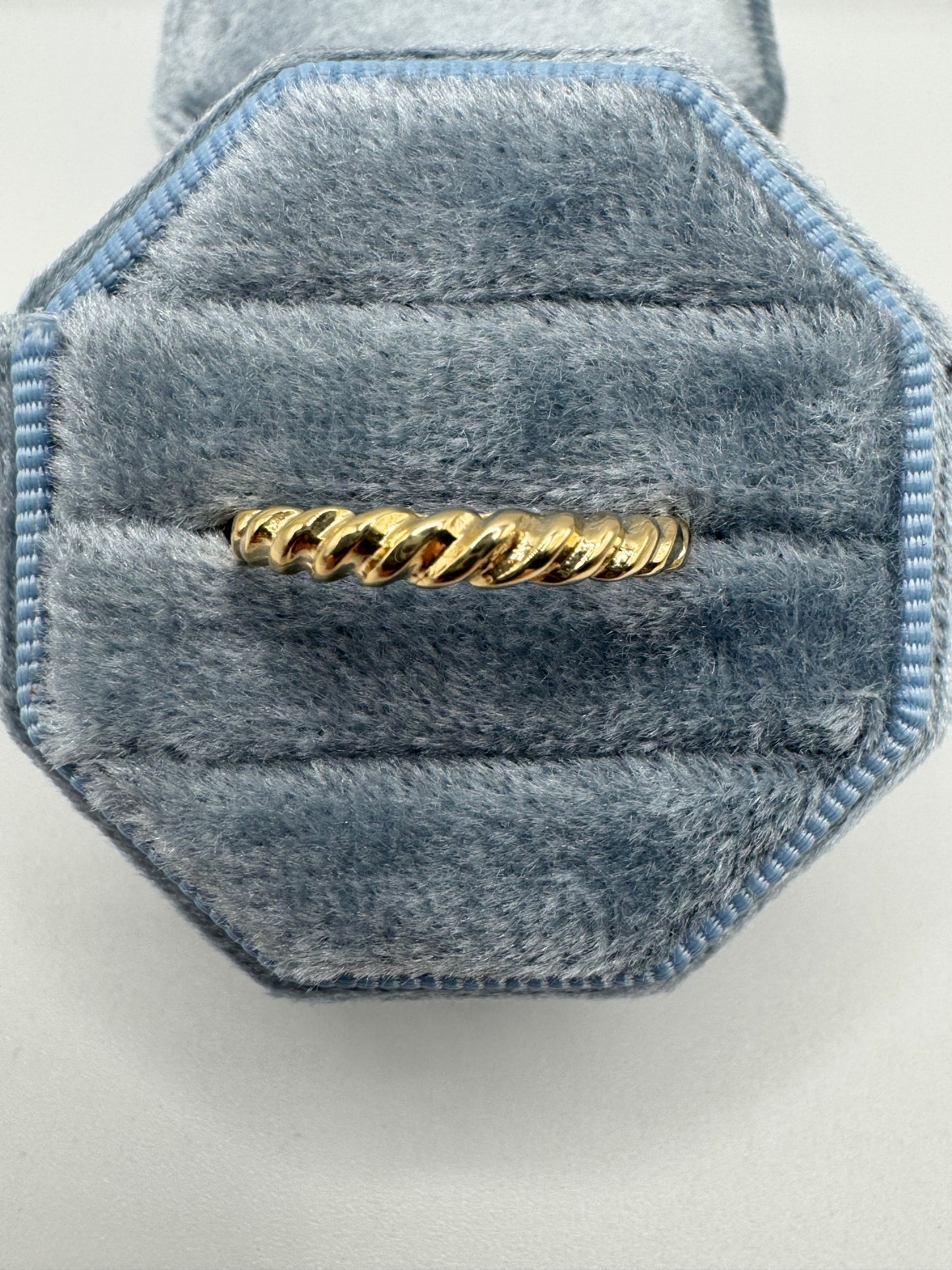 9ct gold croissant ring