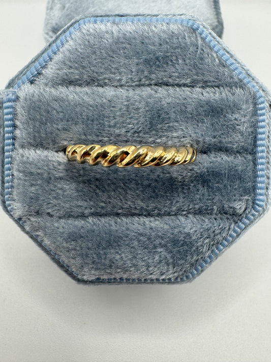 9ct gold croissant ring