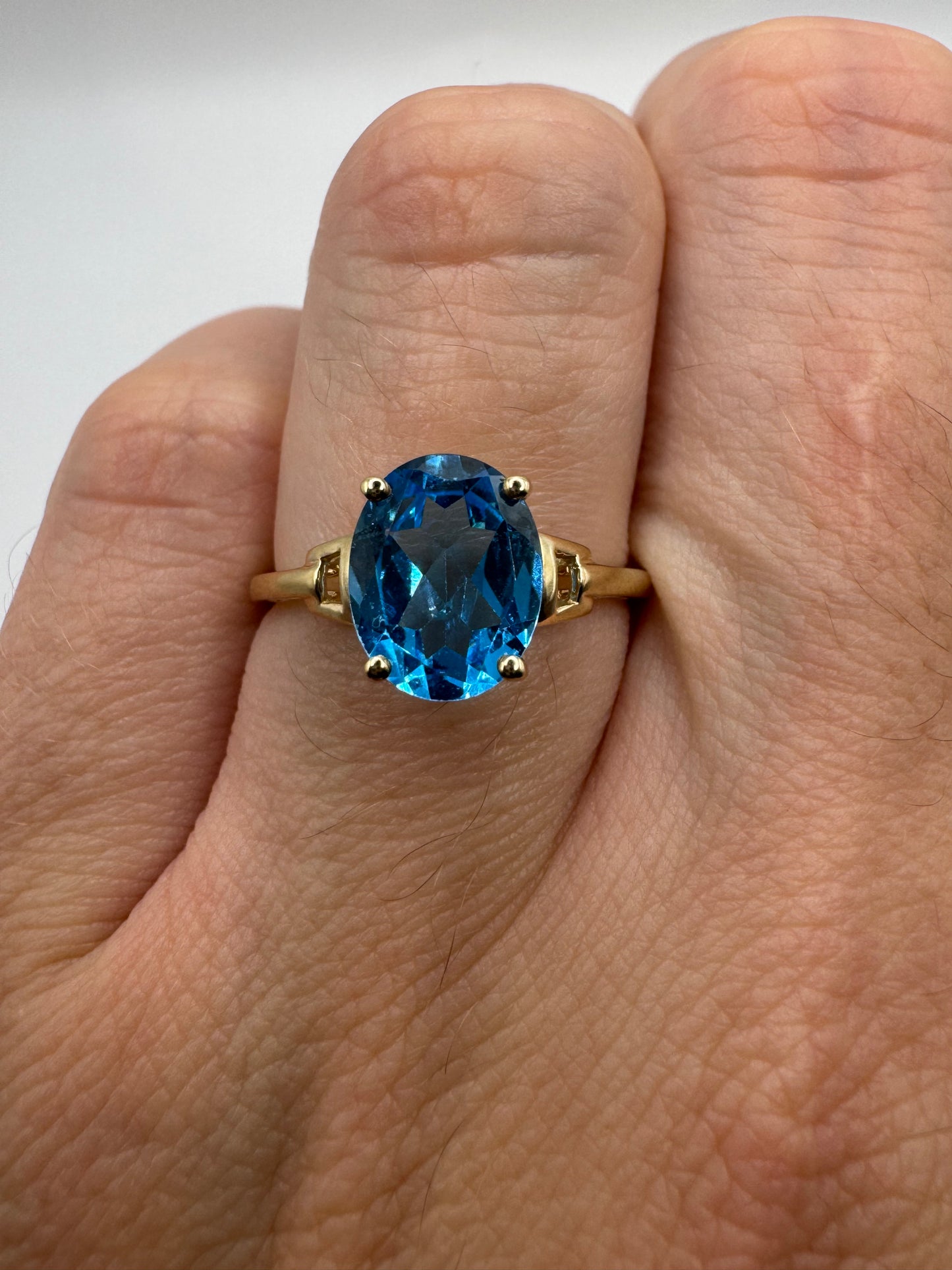 9ct gold blue topaz ring