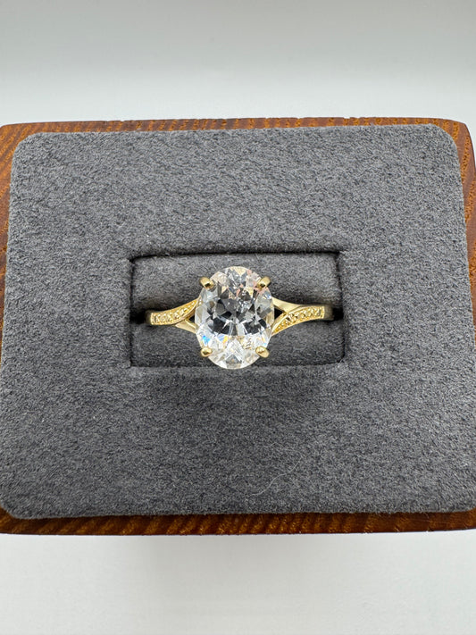 9ct gold white topaz ring