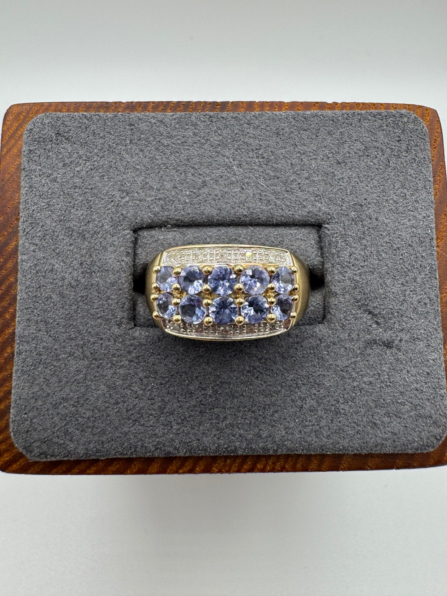 9ct gold tanzanite and diamond ring