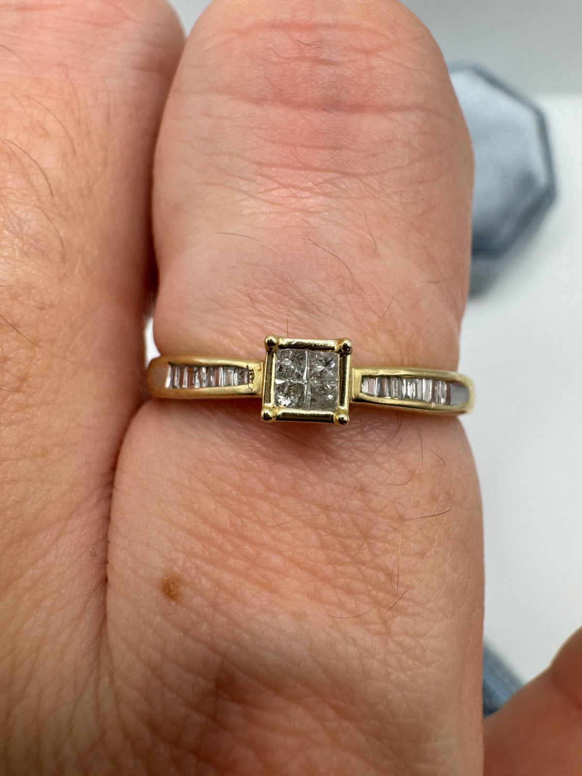 9ct gold diamond cluster ring