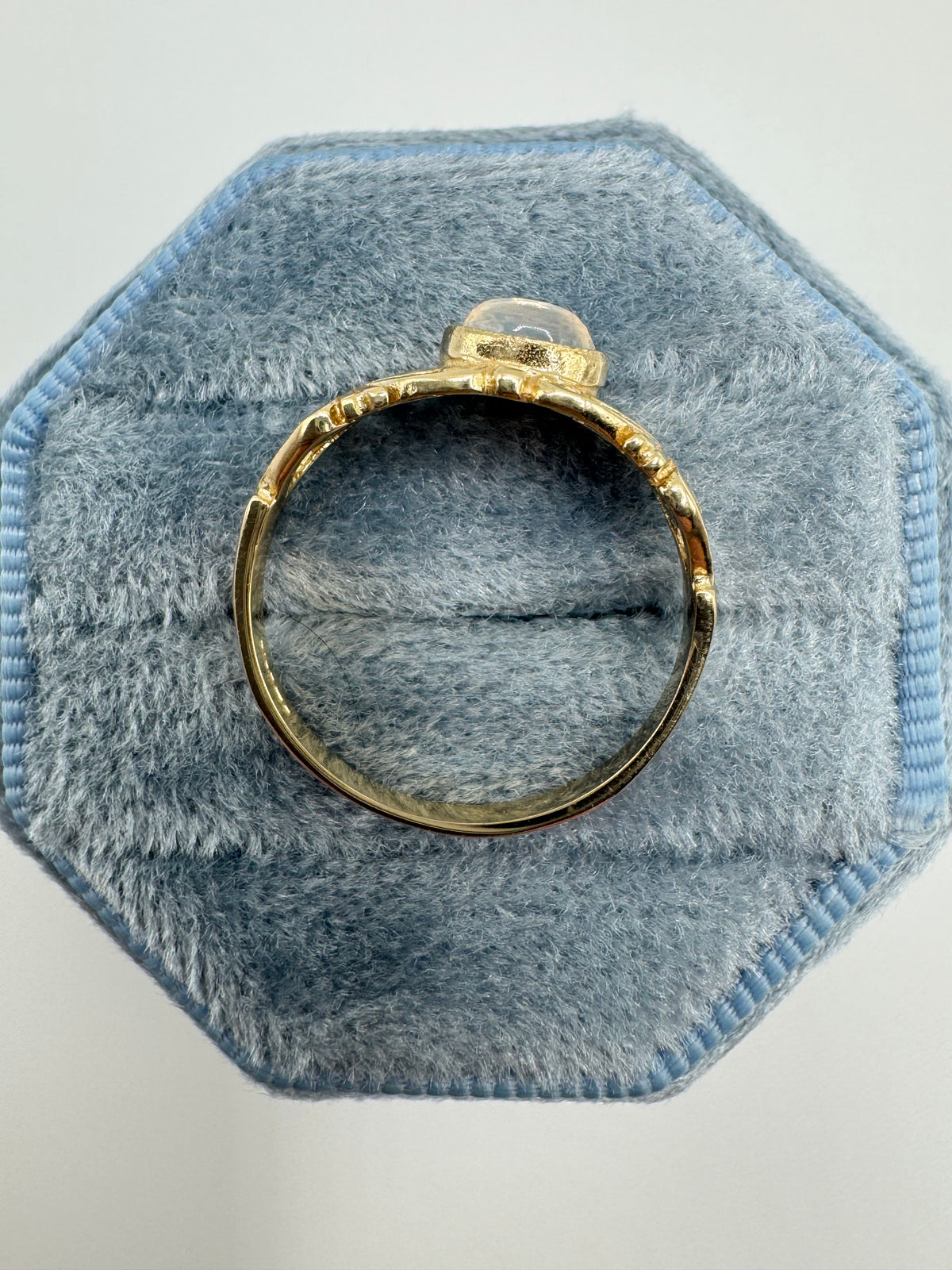 9ct gold patterned moonstone ring
