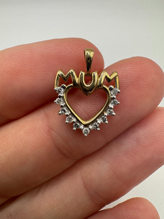 9ct gold 13 point diamond “MUM” pendant